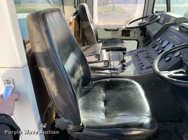 image for item DP0271 2004 Elgin Pelican Series P  street sweeper truck