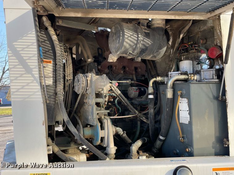 image for item DP0271 2004 Elgin Pelican Series P  street sweeper truck