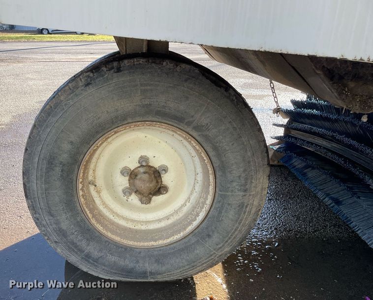 image for item DP0271 2004 Elgin Pelican Series P  street sweeper truck