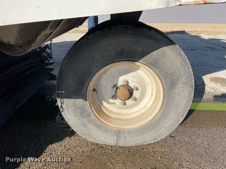 image for item DP0271 2004 Elgin Pelican Series P  street sweeper truck