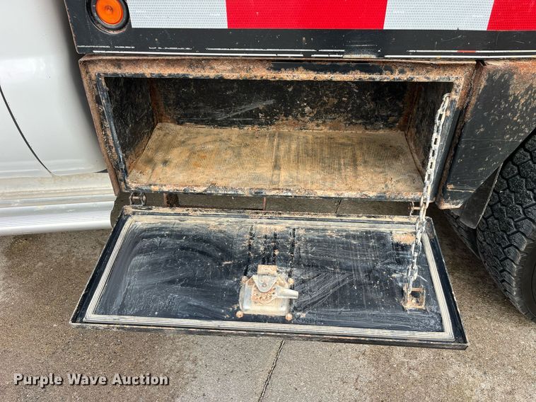 image for item DP2142 2010  Ford F550 Super Duty  Crew Cab flatbed truck