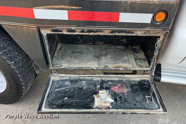 image for item DP2142 2010  Ford F550 Super Duty  Crew Cab flatbed truck