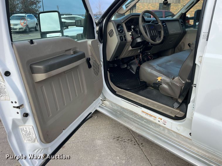 image for item DP2142 2010  Ford F550 Super Duty  Crew Cab flatbed truck