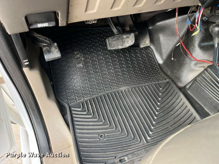 image for item DP2142 2010  Ford F550 Super Duty  Crew Cab flatbed truck