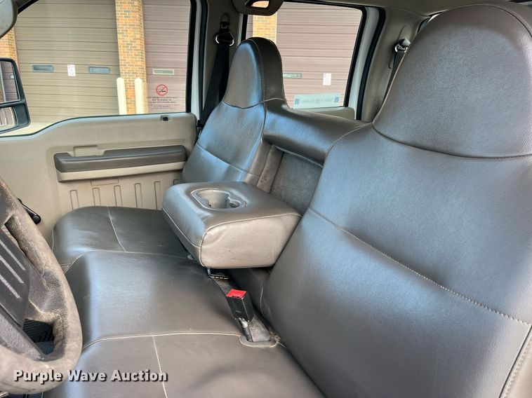 image for item DP2142 2010  Ford F550 Super Duty  Crew Cab flatbed truck