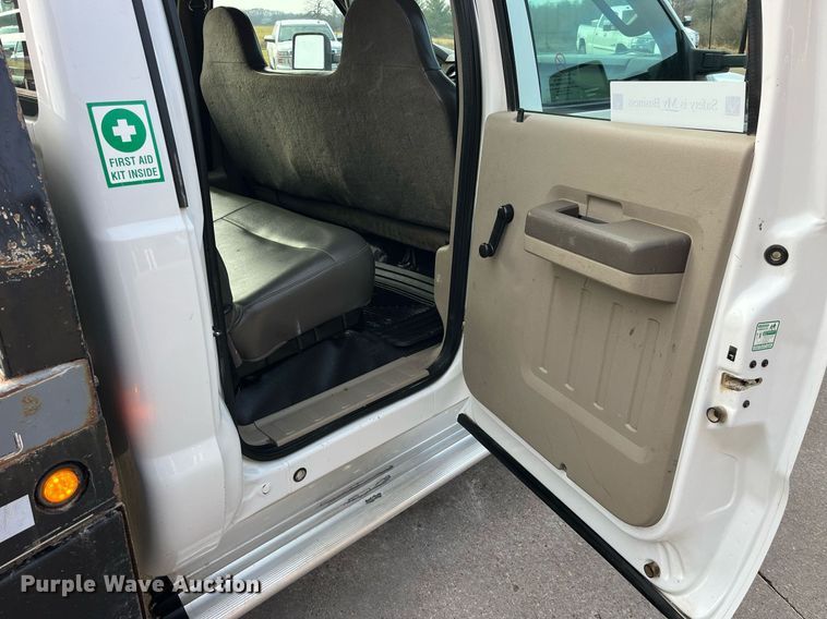 image for item DP2142 2010  Ford F550 Super Duty  Crew Cab flatbed truck