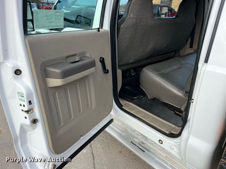 image for item DP2142 2010  Ford F550 Super Duty  Crew Cab flatbed truck