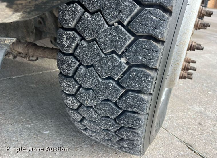 image for item DP2142 2010  Ford F550 Super Duty  Crew Cab flatbed truck