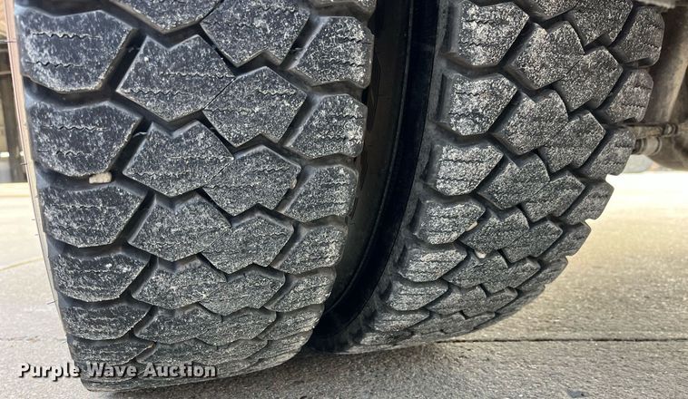 image for item DP2142 2010  Ford F550 Super Duty  Crew Cab flatbed truck