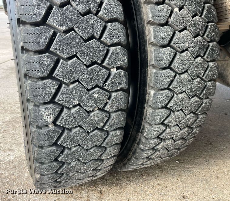 image for item DP2142 2010  Ford F550 Super Duty  Crew Cab flatbed truck