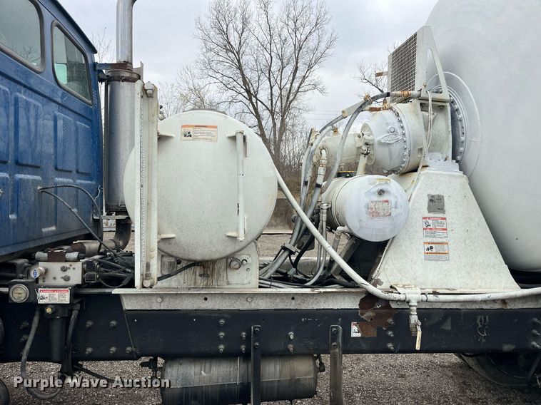 image for item DP2147 1999 Sterling L9511  ready mix truck