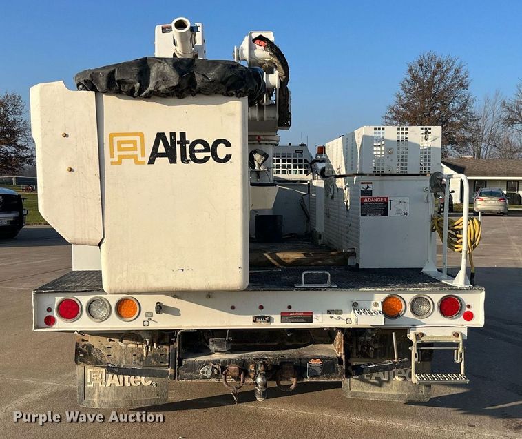 image for item DP2158 2016 Ford F550 Super Duty  bucket truck