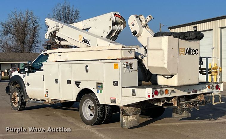 image for item DP2158 2016 Ford F550 Super Duty  bucket truck