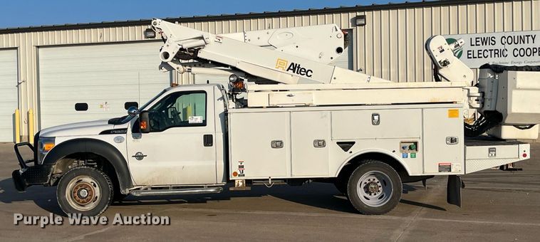 image for item DP2158 2016 Ford F550 Super Duty  bucket truck