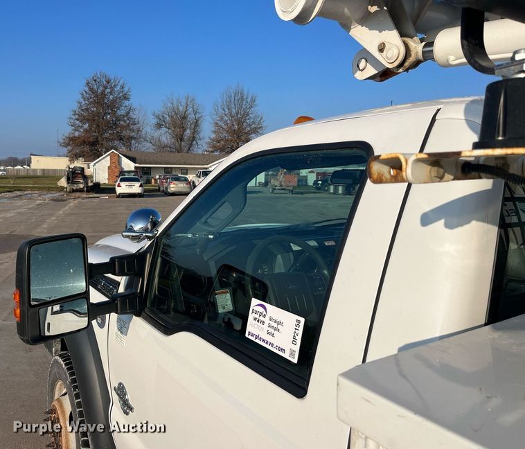 image for item DP2158 2016 Ford F550 Super Duty  bucket truck