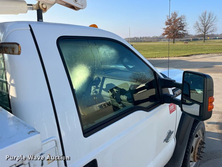 image for item DP2158 2016 Ford F550 Super Duty  bucket truck