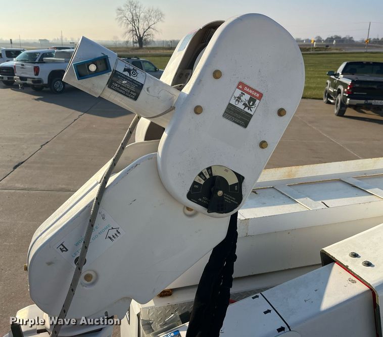 image for item DP2158 2016 Ford F550 Super Duty  bucket truck