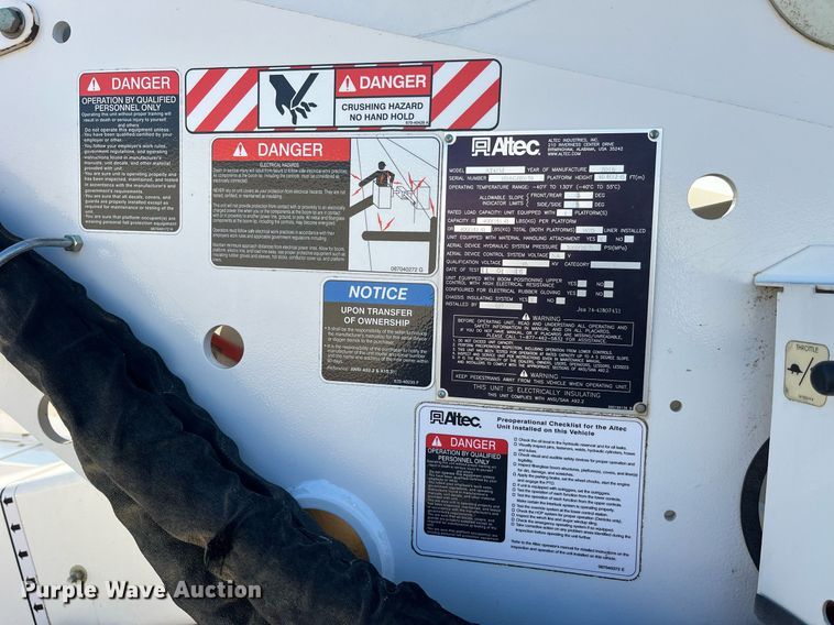 image for item DP2158 2016 Ford F550 Super Duty  bucket truck