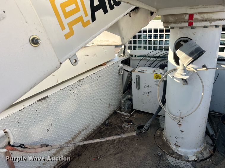 image for item DP2158 2016 Ford F550 Super Duty  bucket truck