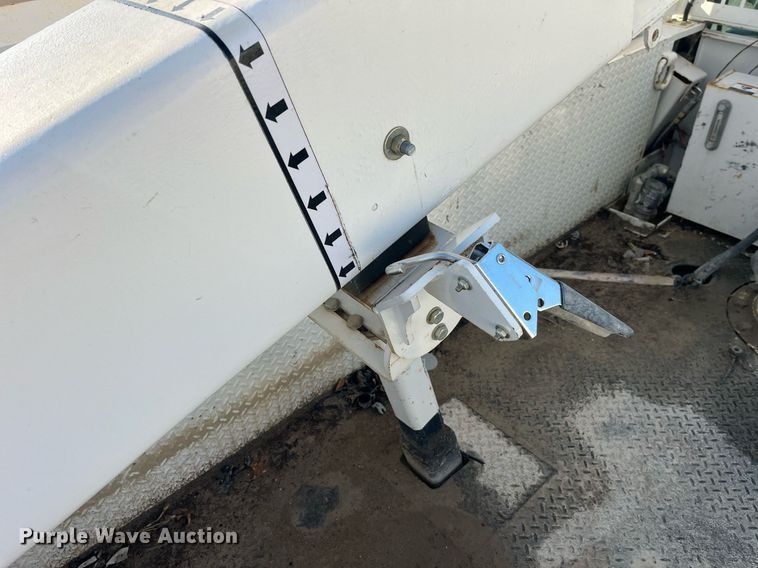 image for item DP2158 2016 Ford F550 Super Duty  bucket truck