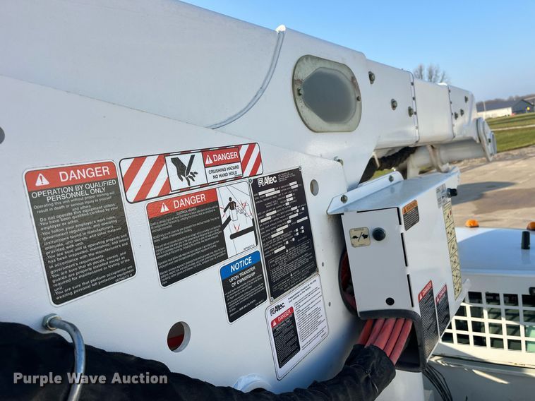 image for item DP2158 2016 Ford F550 Super Duty  bucket truck