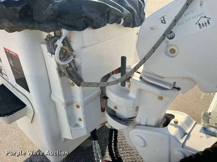 image for item DP2158 2016 Ford F550 Super Duty  bucket truck