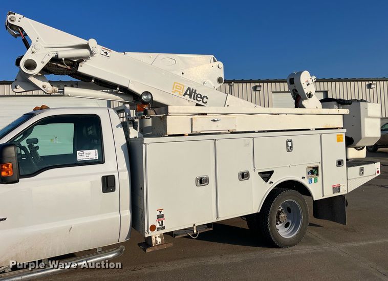 image for item DP2158 2016 Ford F550 Super Duty  bucket truck