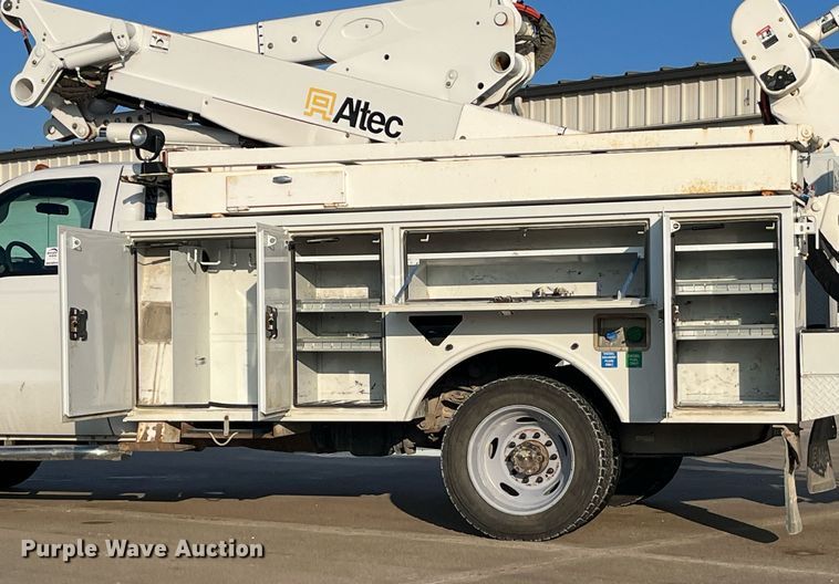 image for item DP2158 2016 Ford F550 Super Duty  bucket truck