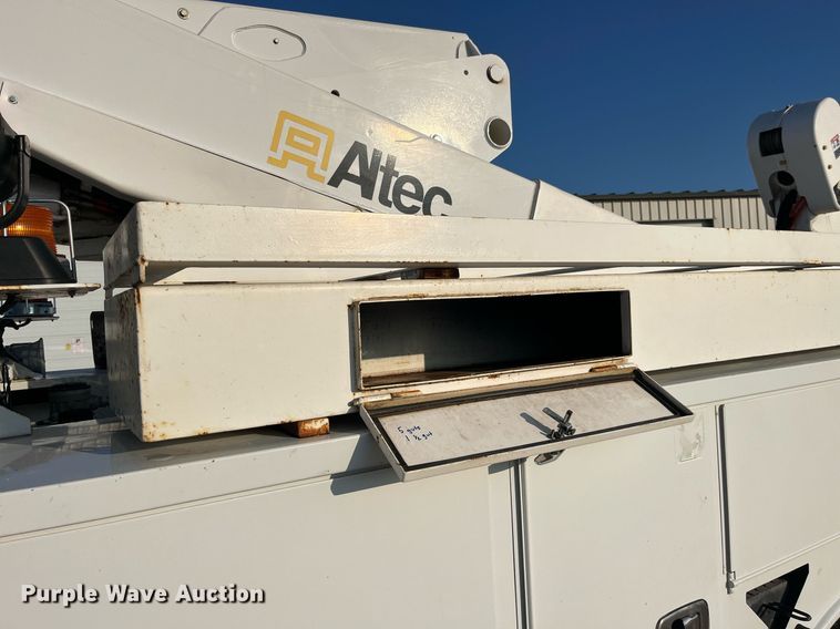 image for item DP2158 2016 Ford F550 Super Duty  bucket truck