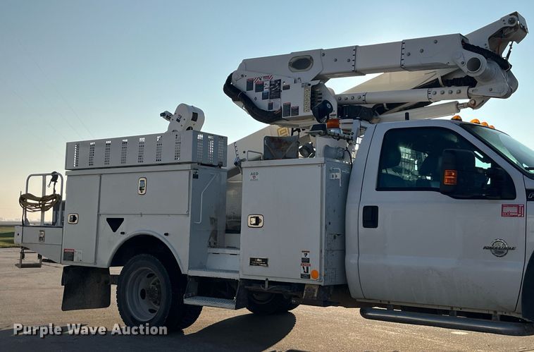 image for item DP2158 2016 Ford F550 Super Duty  bucket truck
