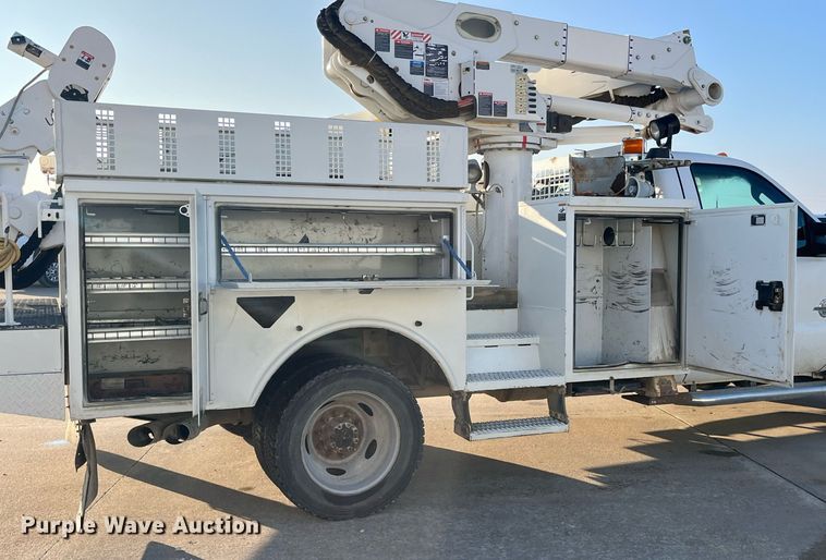 image for item DP2158 2016 Ford F550 Super Duty  bucket truck