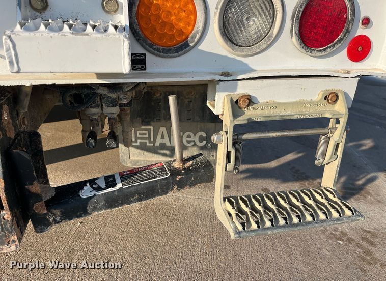 image for item DP2158 2016 Ford F550 Super Duty  bucket truck