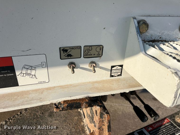 image for item DP2158 2016 Ford F550 Super Duty  bucket truck