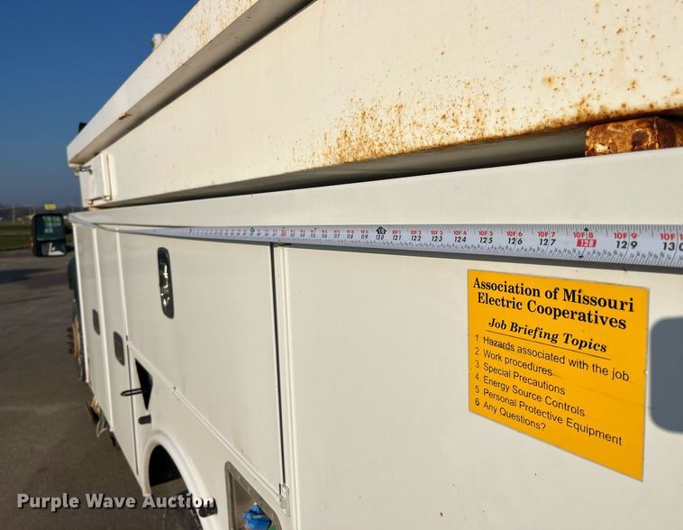 image for item DP2158 2016 Ford F550 Super Duty  bucket truck