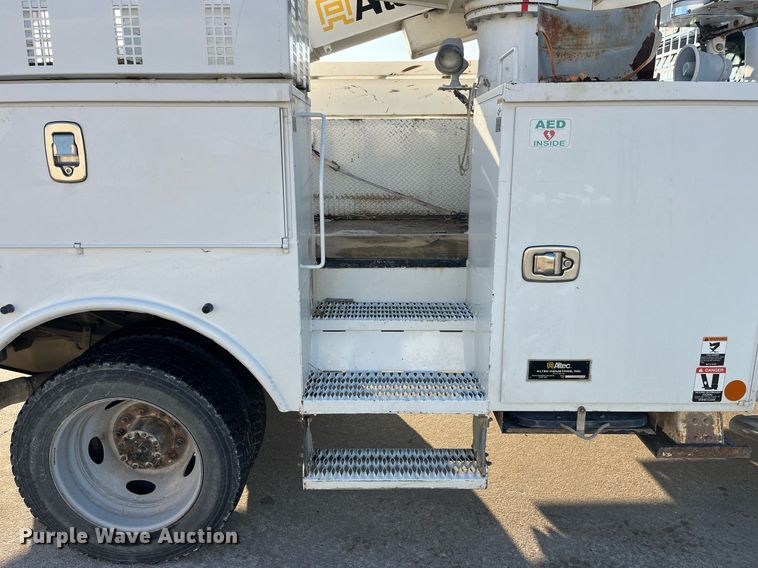 image for item DP2158 2016 Ford F550 Super Duty  bucket truck