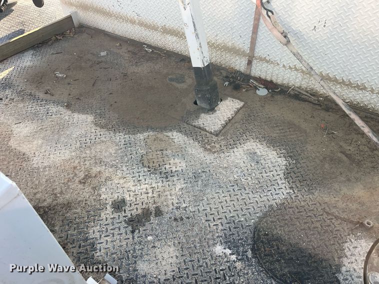 image for item DP2158 2016 Ford F550 Super Duty  bucket truck