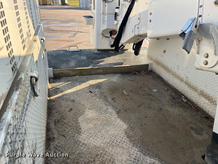 image for item DP2158 2016 Ford F550 Super Duty  bucket truck