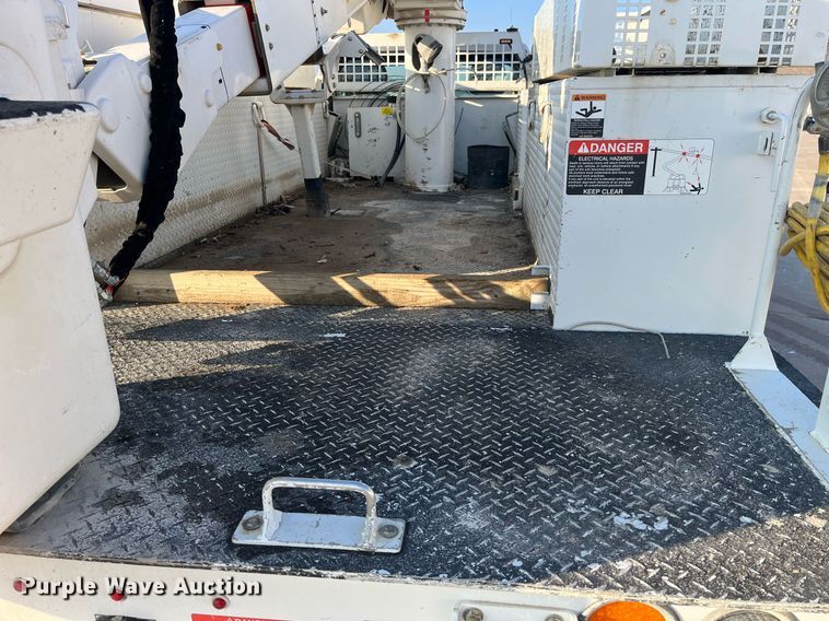 image for item DP2158 2016 Ford F550 Super Duty  bucket truck