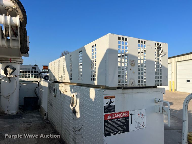 image for item DP2158 2016 Ford F550 Super Duty  bucket truck