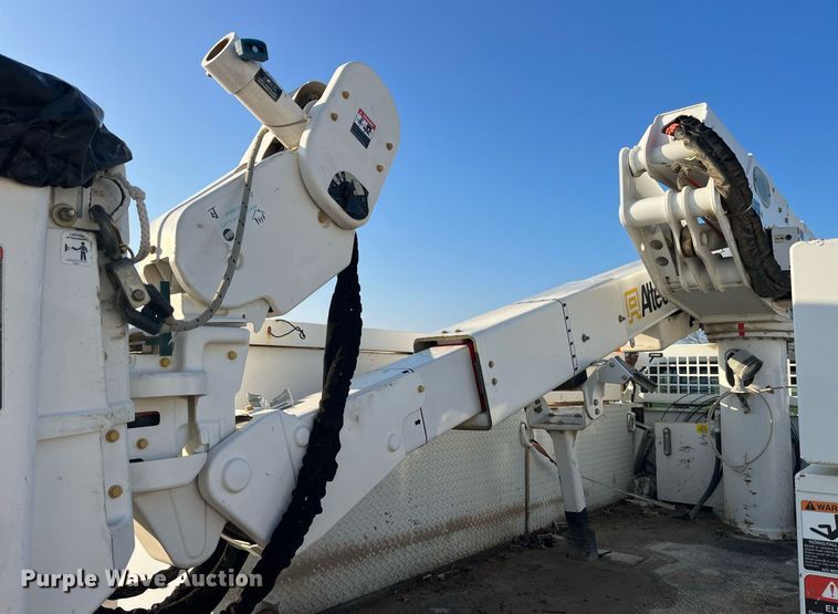 image for item DP2158 2016 Ford F550 Super Duty  bucket truck