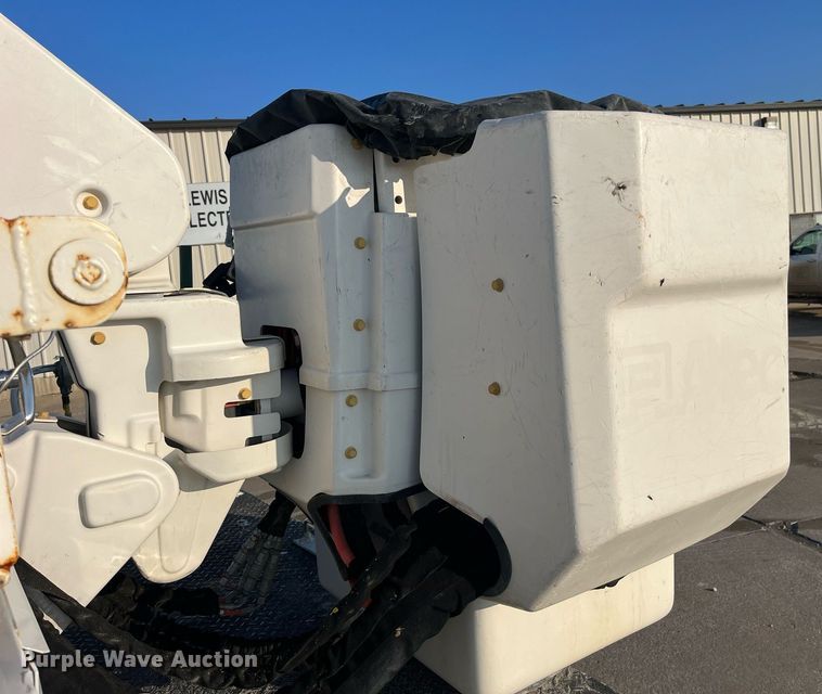 image for item DP2158 2016 Ford F550 Super Duty  bucket truck