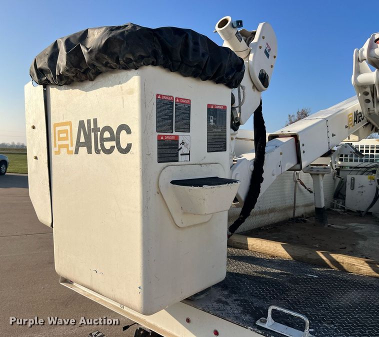 image for item DP2158 2016 Ford F550 Super Duty  bucket truck