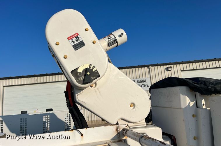 image for item DP2158 2016 Ford F550 Super Duty  bucket truck