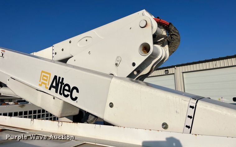 image for item DP2158 2016 Ford F550 Super Duty  bucket truck