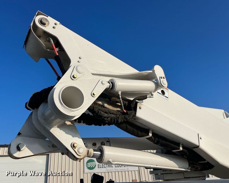 image for item DP2158 2016 Ford F550 Super Duty  bucket truck