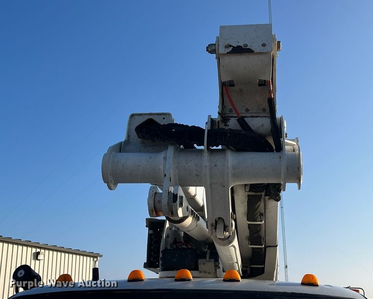 image for item DP2158 2016 Ford F550 Super Duty  bucket truck