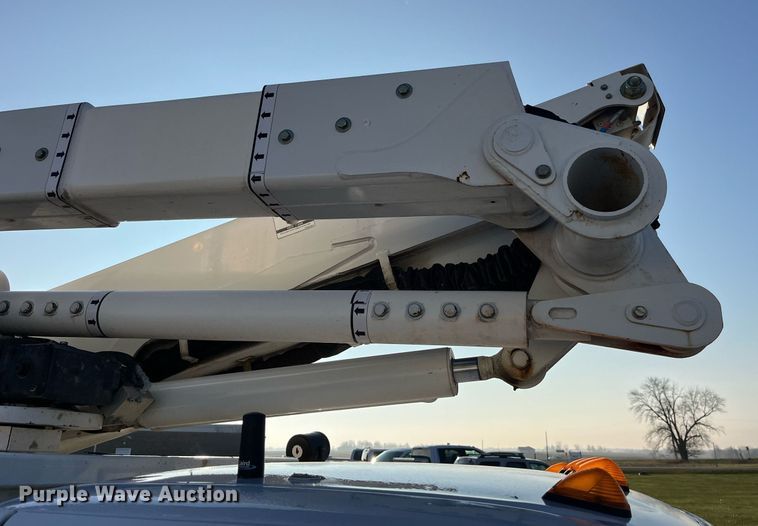 image for item DP2158 2016 Ford F550 Super Duty  bucket truck