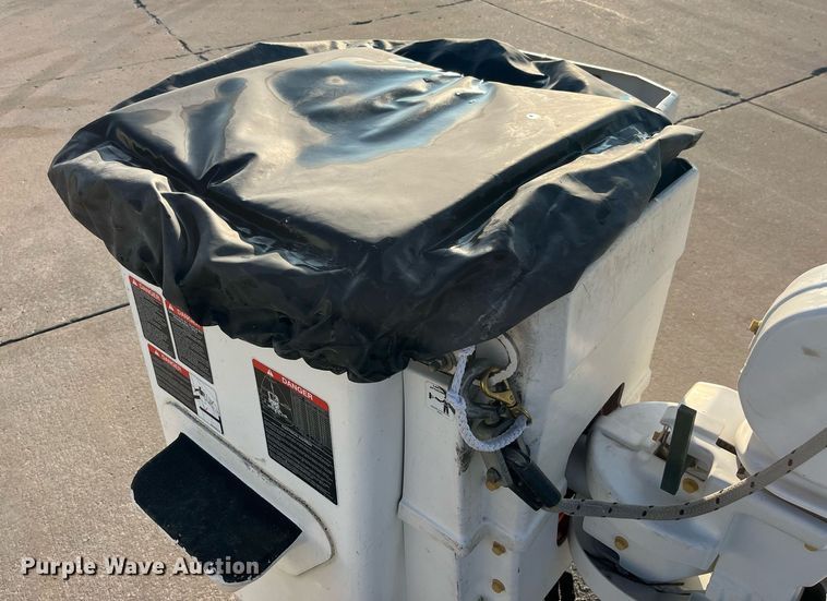 image for item DP2158 2016 Ford F550 Super Duty  bucket truck