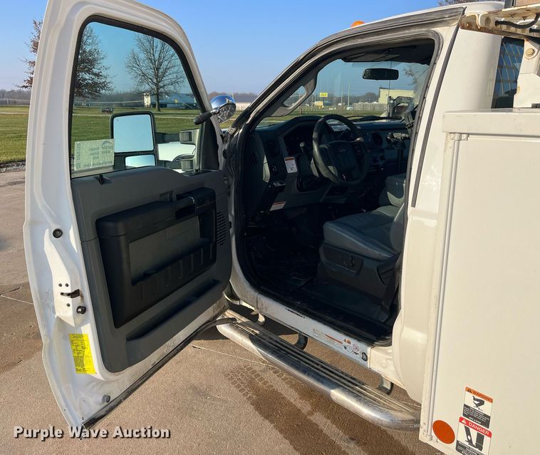 image for item DP2158 2016 Ford F550 Super Duty  bucket truck