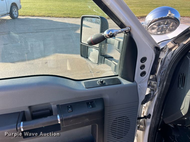 image for item DP2158 2016 Ford F550 Super Duty  bucket truck